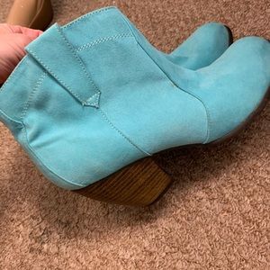 Cute teal suede booties-sz 10